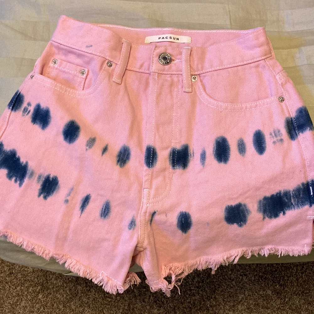 These are slightly too big on me. I bought these with the tags. Pacsun size 22